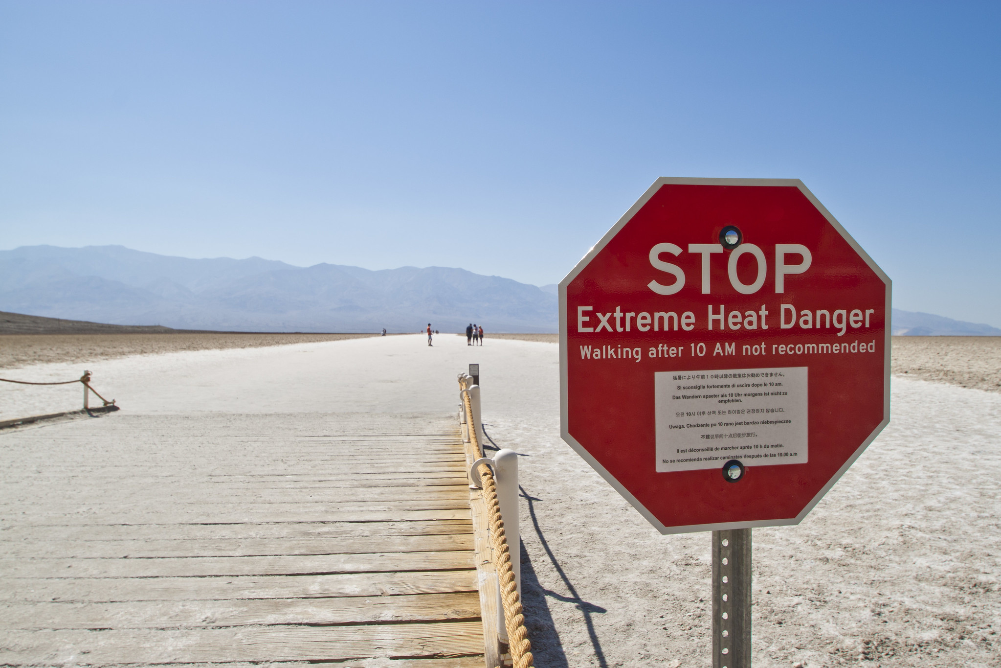 Extreme heat warning sign in Death Valley Extreme heat warning sign in Death Valley, California, USA. 22/08/2014 - Graeme Maclean
